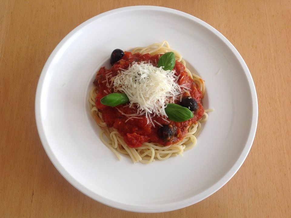 Spaghetti mit Kräuter-Tomaten-Sugo von sweet-maja | Chefkoch