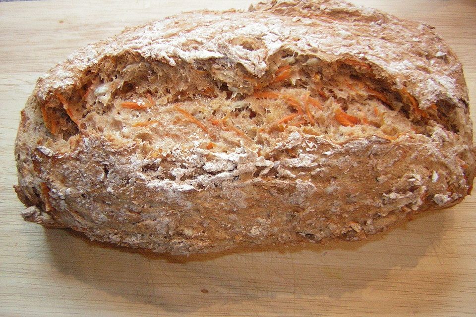 Dinkel-Karotten-Körner-Brot