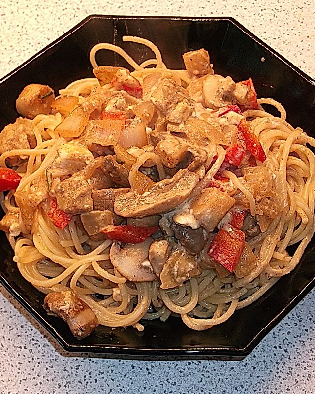 Champignon-Paprika-Spaghetti mit Feta