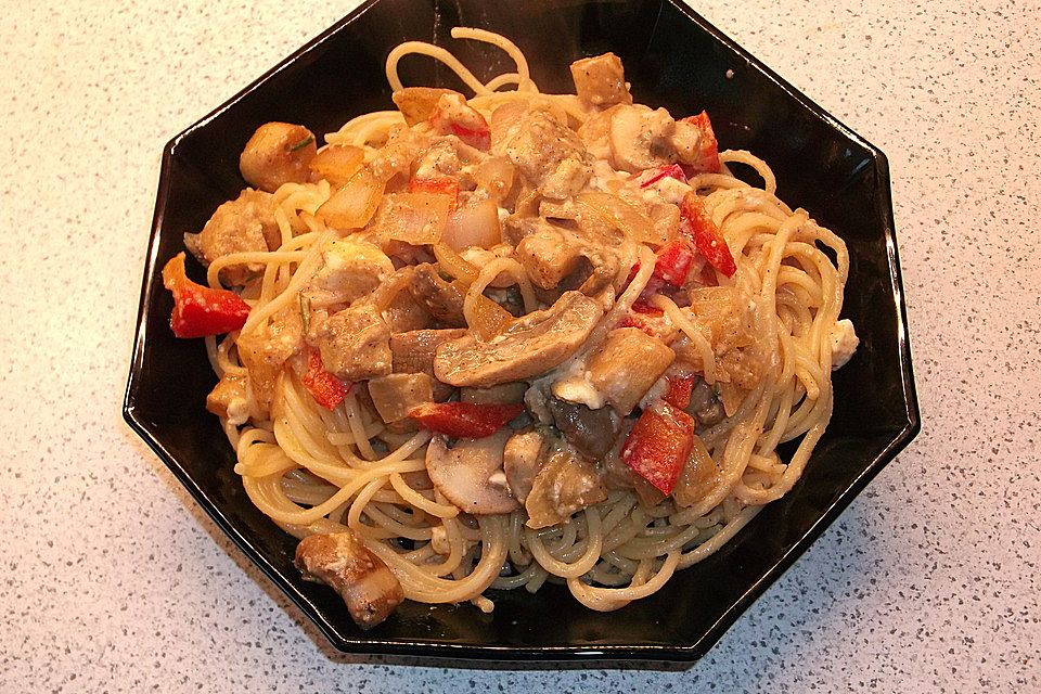 Champignon-Paprika-Spaghetti mit Feta