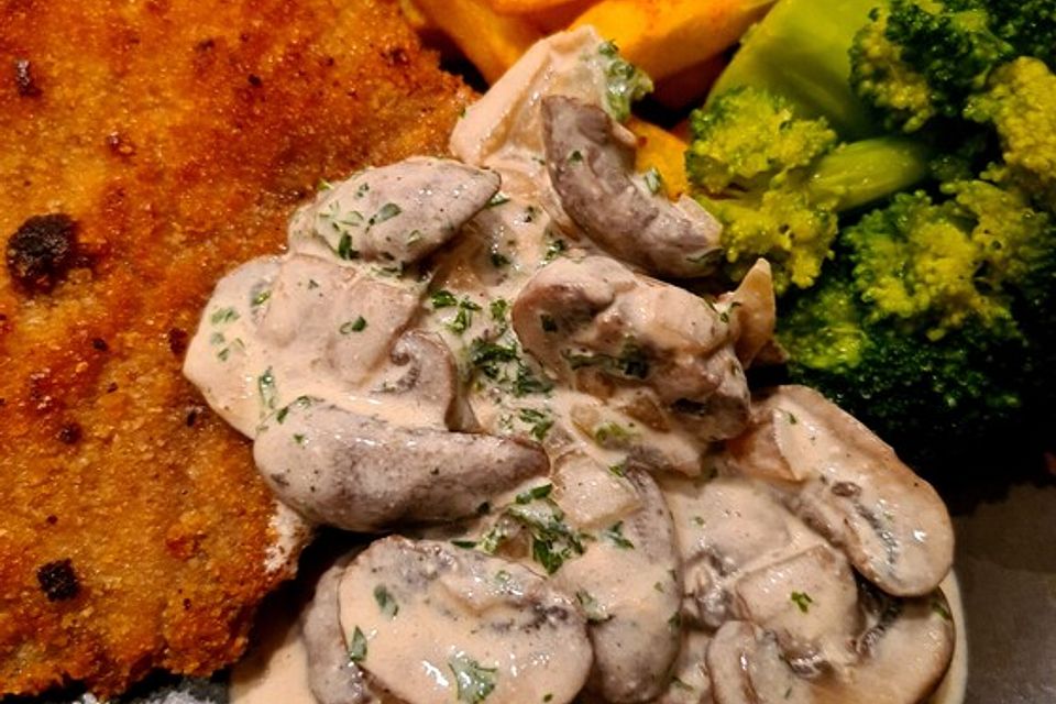 Überbackene Schnitzel mit Porree und Champignons