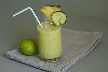 Kokos- und Ananaswasser zur Gewichtsreduktion