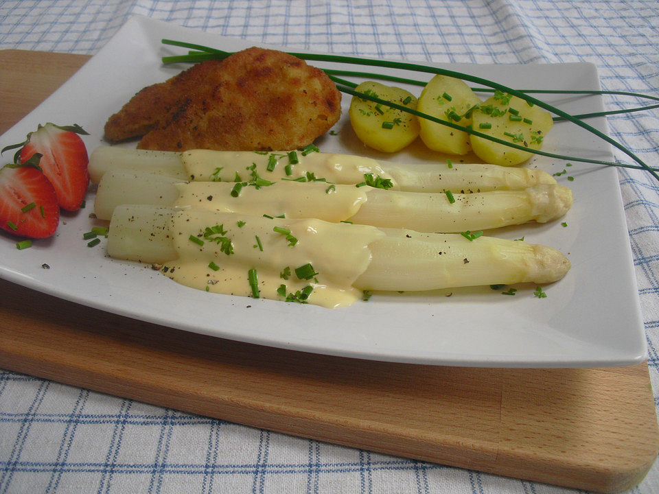Spargel, neue Kartoffeln, Putenschnitzel und Sauce Hollandaise von ...