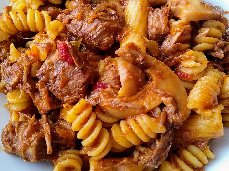 Schweinegulasch mit Paprika und Champignons von Cohal | Chefkoch