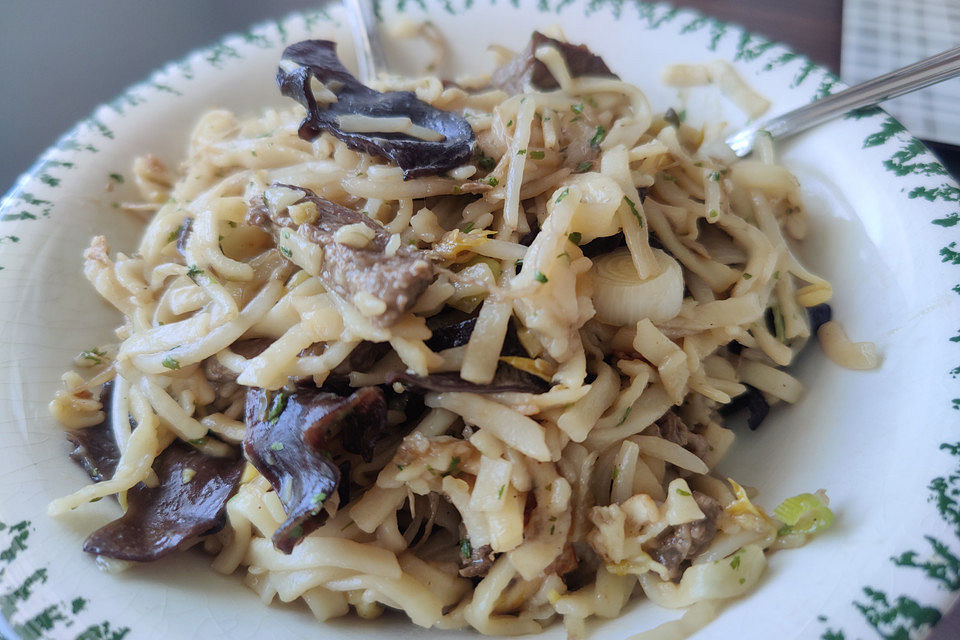 Gebratene Udon-Nudeln mit Rindfleisch