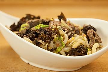 Gebratene Udon-Nudeln mit Rindfleisch