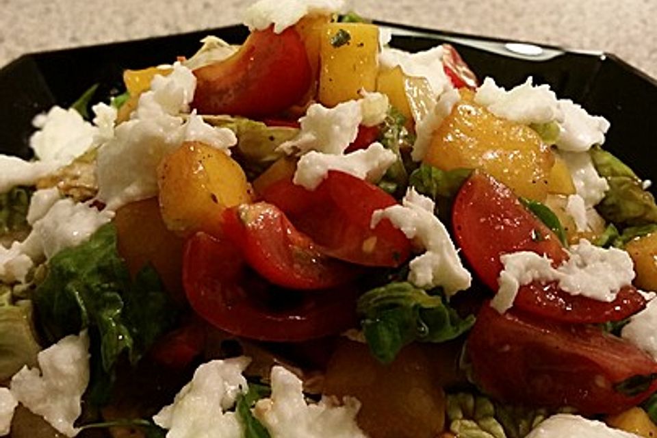 Mango-Tomaten-Salat mit Büffelmozzarella