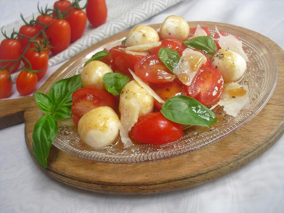 Mini-Mozzarella und Cocktailtomaten mit Balsamicocreme von Schäfchen ...