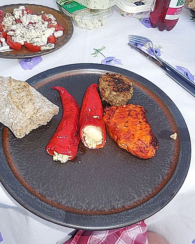 Gegrillte Paprika mit Ziegenkäse-Kräuter Füllung