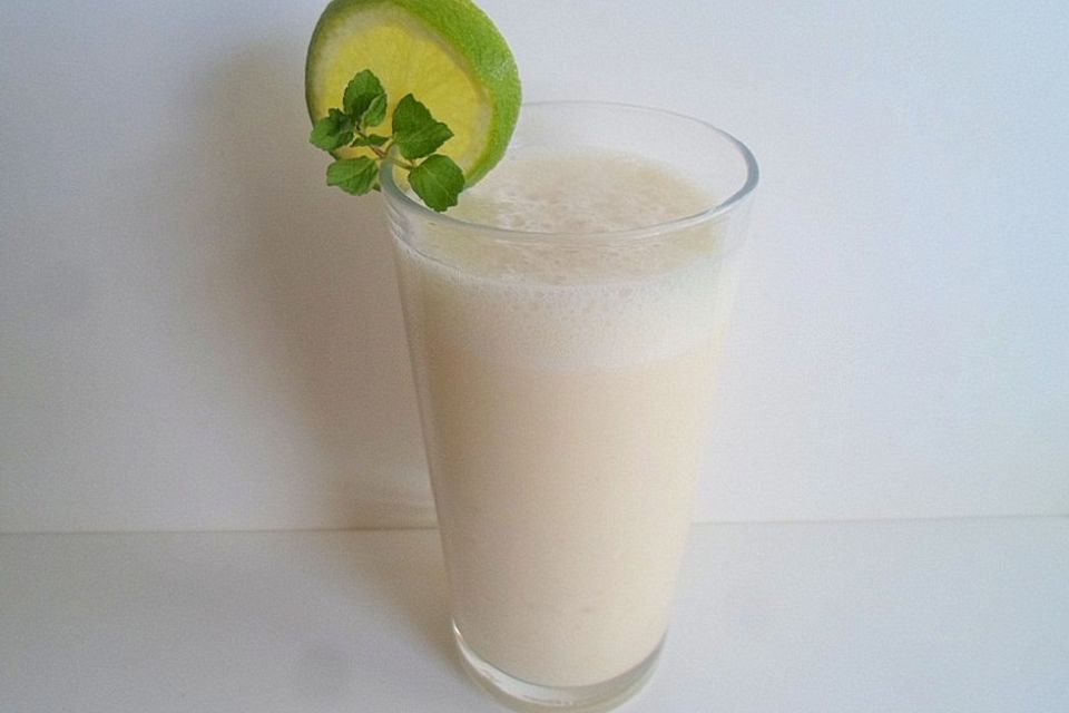 Ananas-Bananen-Smoothie mit Kefir