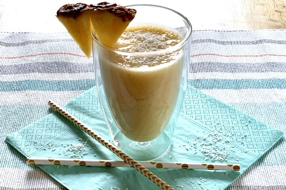 Ananas-Bananen-Smoothie mit Kefir