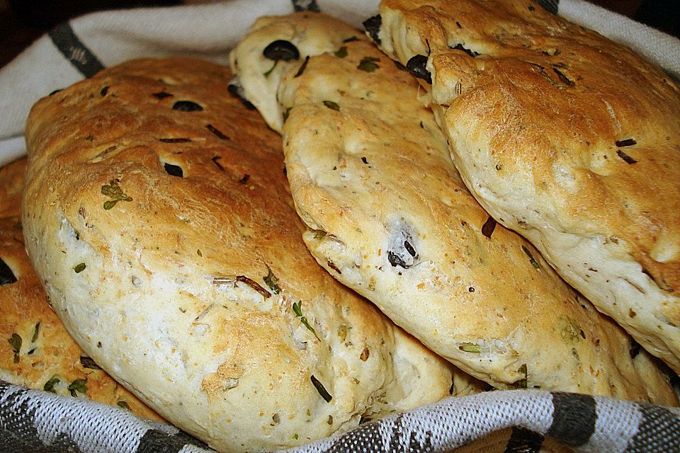 Fladenbrot mit Käse und Kräutern