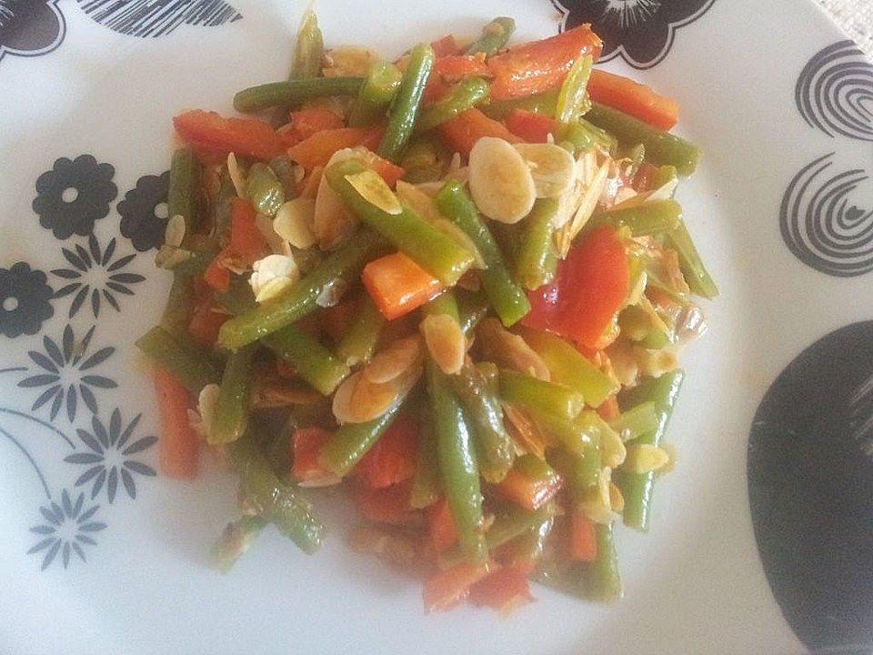 Bohnen-Paprika-Salat mit gerösteten Mandeln von Kräuterlady| Chefkoch