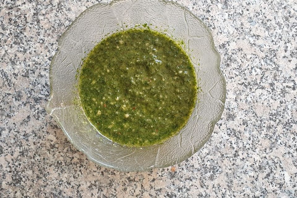 Zitronenmelissepesto mit frischer Minze