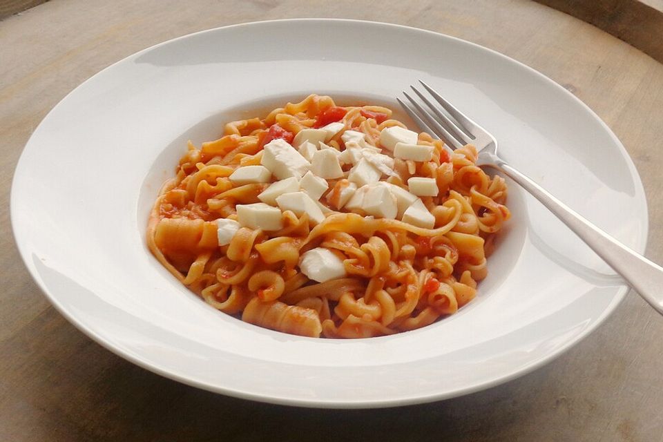 One Pot Pasta Tomate-Mozzarella