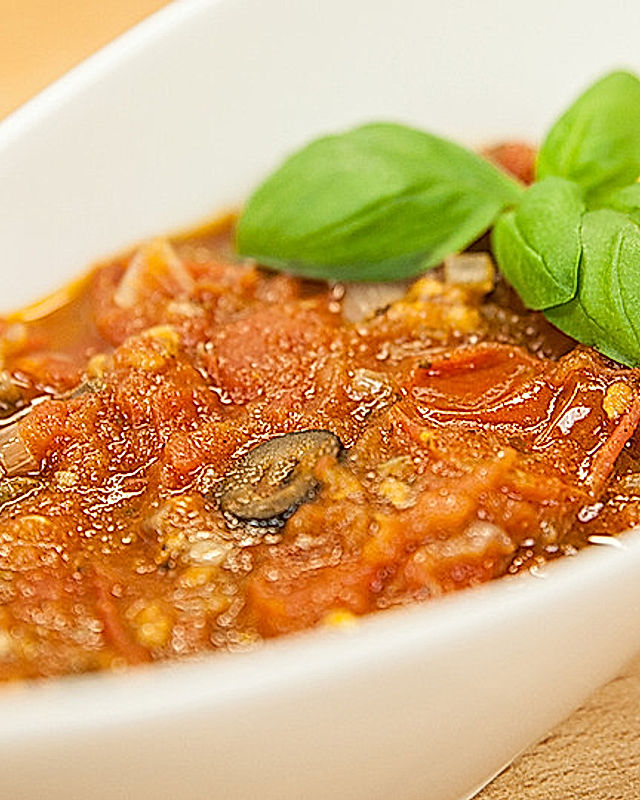 Tomatensauce mit Oliven und Kapern
