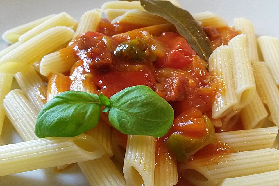 Tomatensauce mit Oliven und Kapern