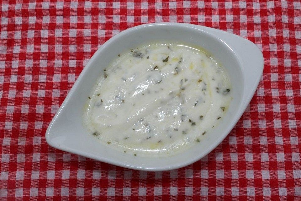 Joghurt-Dressing mit sahnigem Geschmack