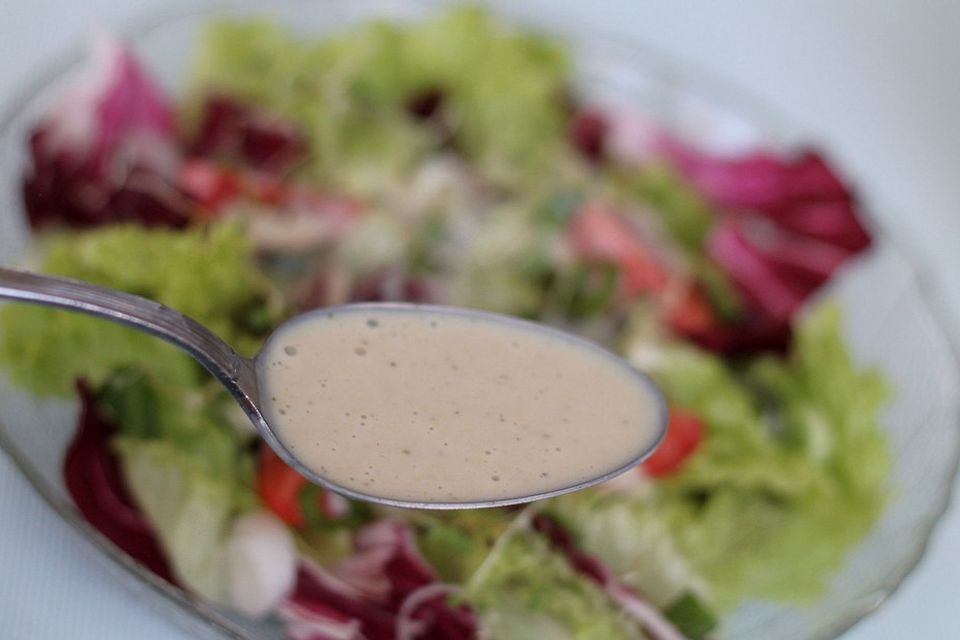 Joghurt-Dressing mit sahnigem Geschmack