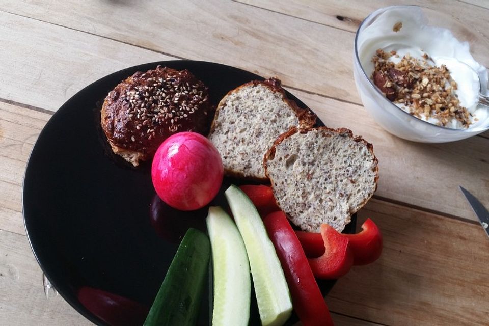 Chia-Floh-Eiweiß-Brötchen