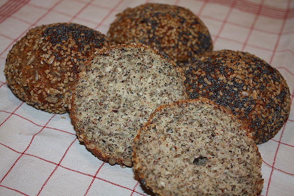 Chia-Floh-Eiweiß-Brötchen