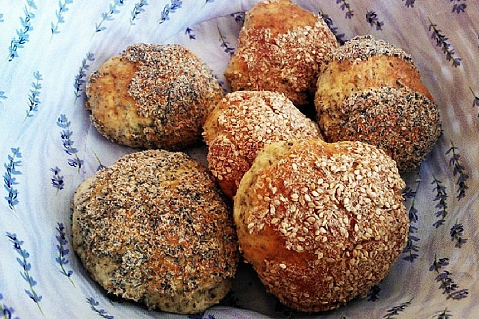 Chia-Floh-Eiweiß-Brötchen