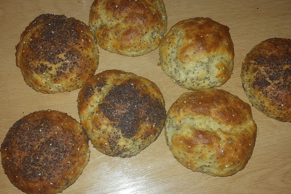 Chia-Floh-Eiweiß-Brötchen