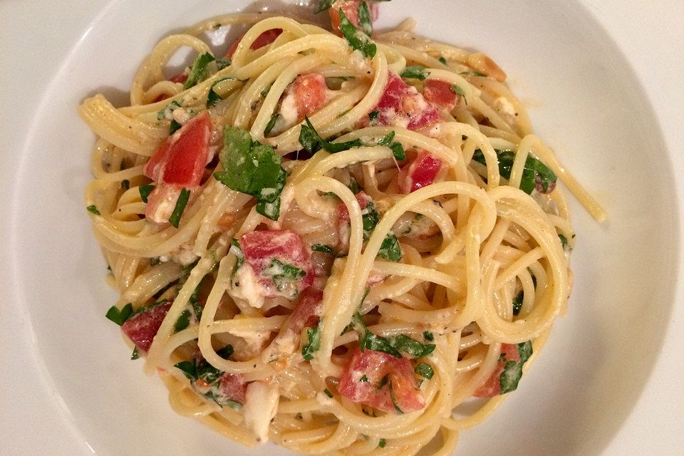 Spaghetti mit Burrata und Tomaten