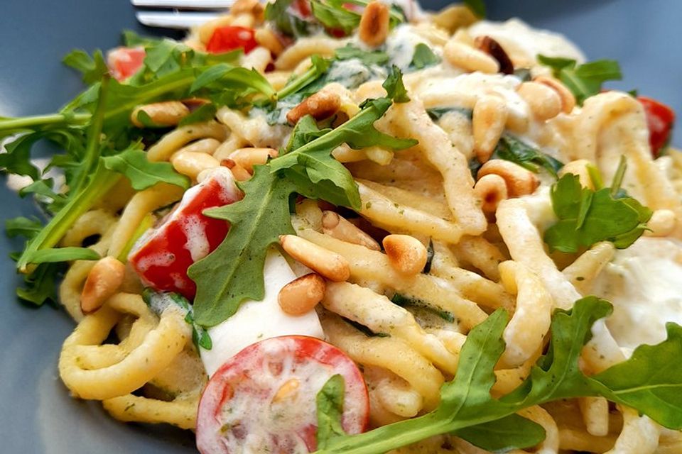 Spaghetti mit Burrata und Tomaten