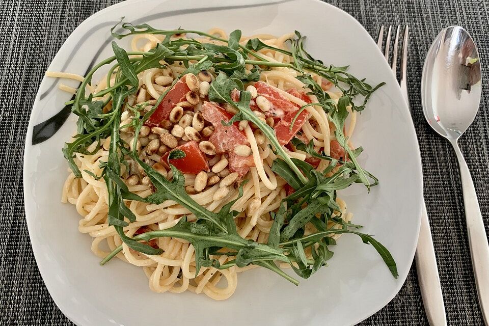 Spaghetti mit Burrata und Tomaten