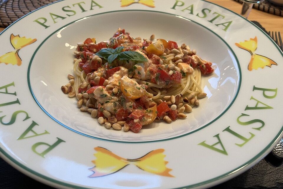 Spaghetti mit Burrata und Tomaten