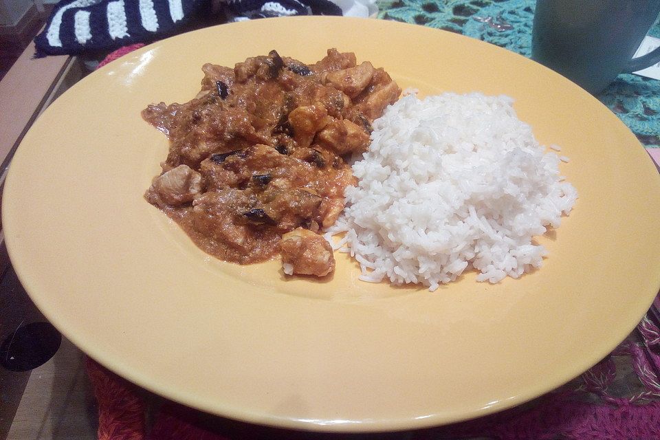 Indisches Auberginen-Hähnchen-Curry mit Joghurt