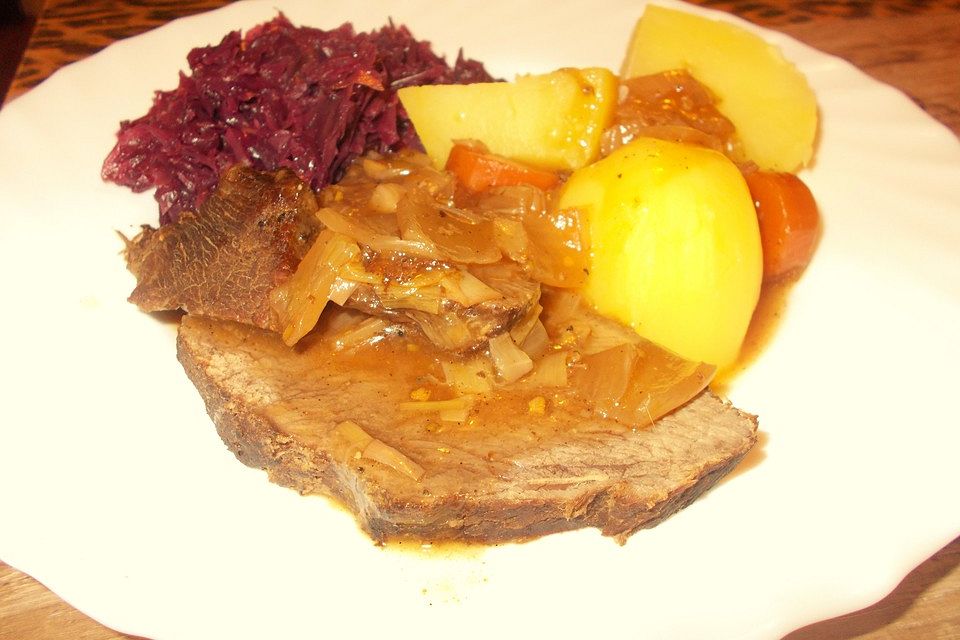 Brasato mit Rotwein-Gewürz-Sauce