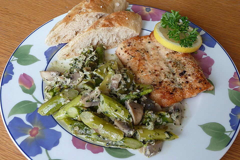 Wildlachs mit Spargel-Pilz-Gemüse