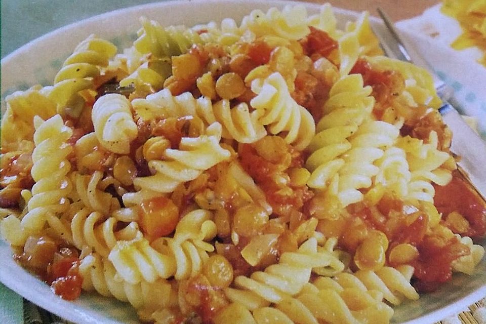 Fusilli mit Tomaten-Linsen-Sugo