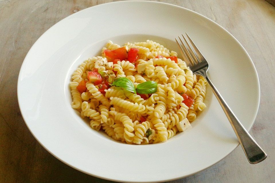 Duftende Tomaten-Mozzarella-Nudeln Duftende Tomaten-Mozzarella-Nudeln