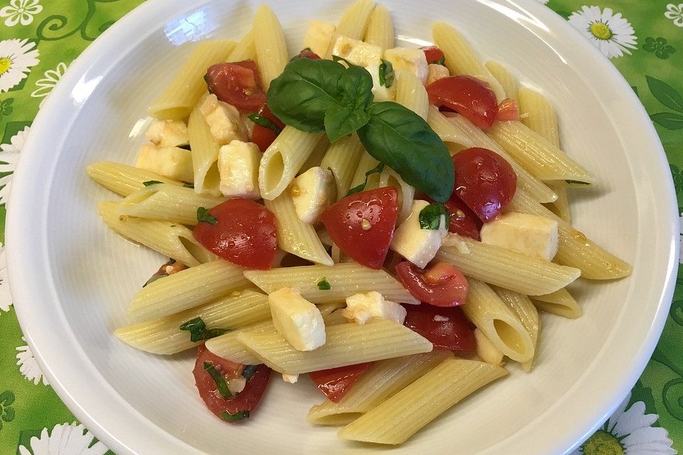 Duftende Tomaten-Mozzarella-Nudeln Duftende Tomaten-Mozzarella-Nudeln