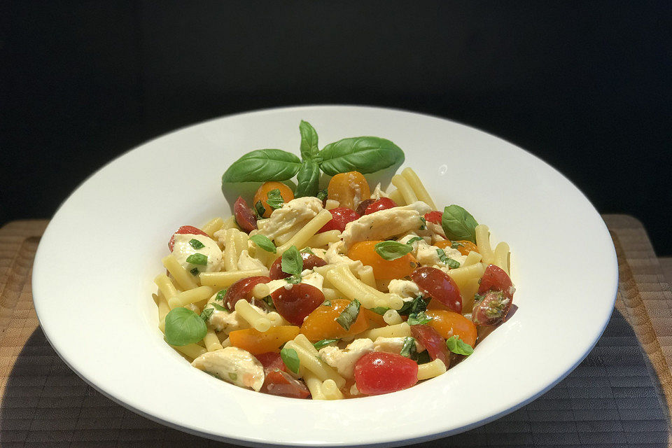 Duftende Tomaten-Mozzarella-Nudeln Duftende Tomaten-Mozzarella-Nudeln