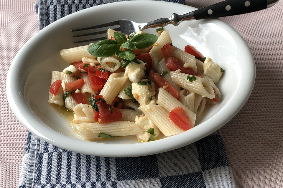 Duftende Tomaten-Mozzarella-Nudeln Duftende Tomaten-Mozzarella-Nudeln