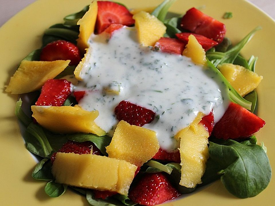 Feldsalat mit Mango und Erdbeeren im Joghurtdressing von patty89| Chefkoch