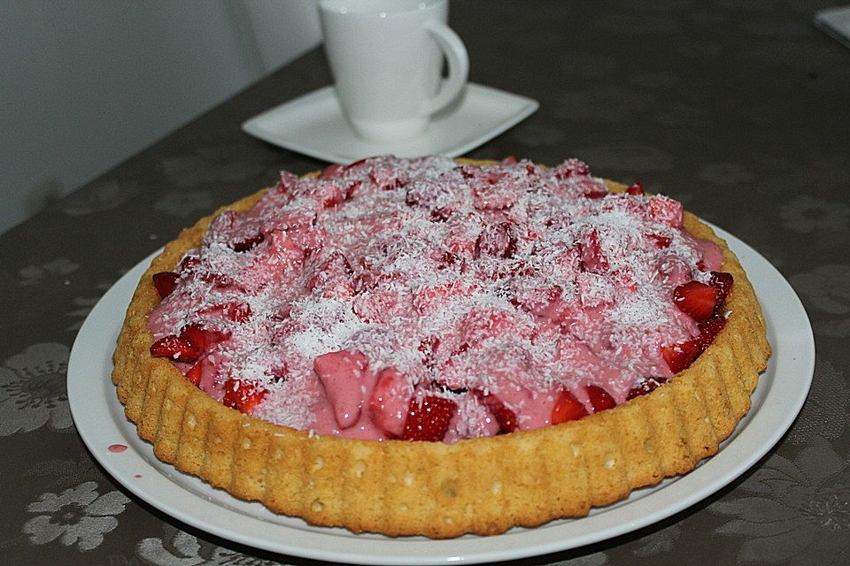 Erdbeer-Bananen-Kokos-Kuchen