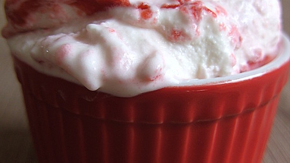 Joghurteis mit Erdbeer-Swirl von evchen_kocht Joghurteis mit Erdbeer-Swirl von evchen_kocht