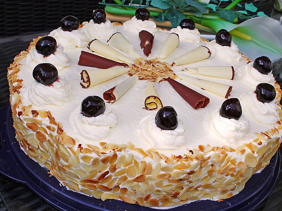 Käse - Sahne Torte mit Amarenakirschen von Küchenfee1304| Chefkoch