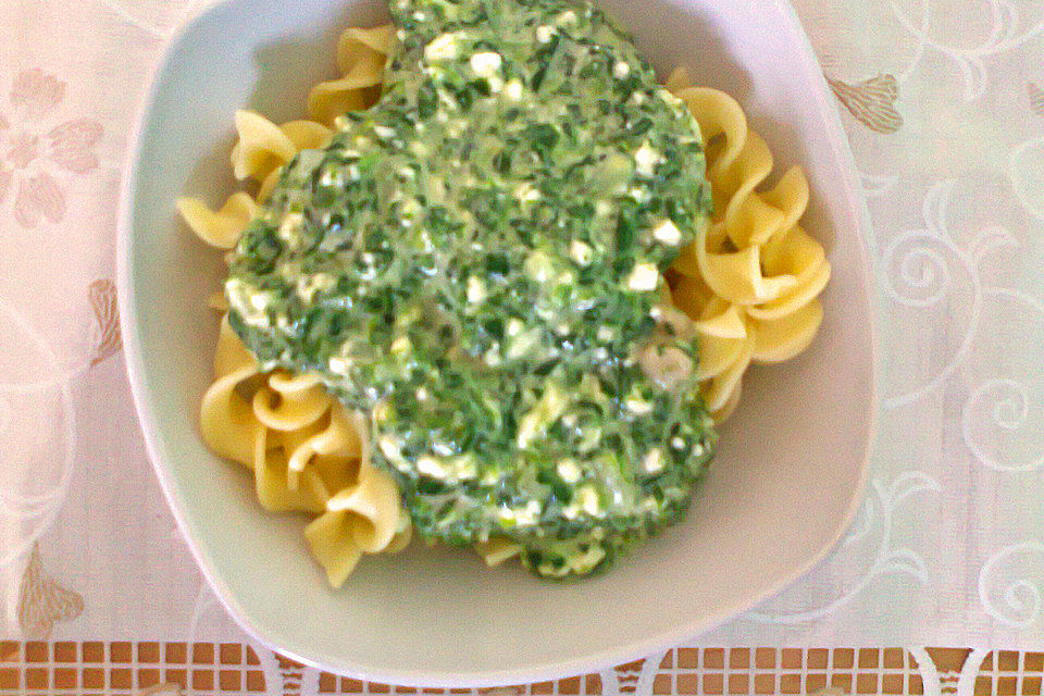 Nudeln in Spinat - Feta Sauce