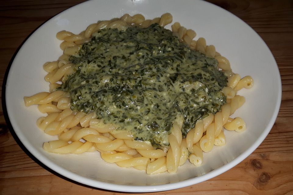 Nudeln in Spinat - Feta Sauce