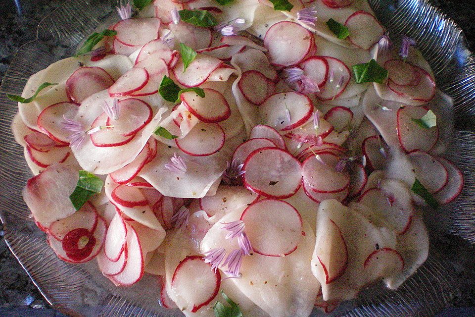 Radieschen-Mairübchen-Salat