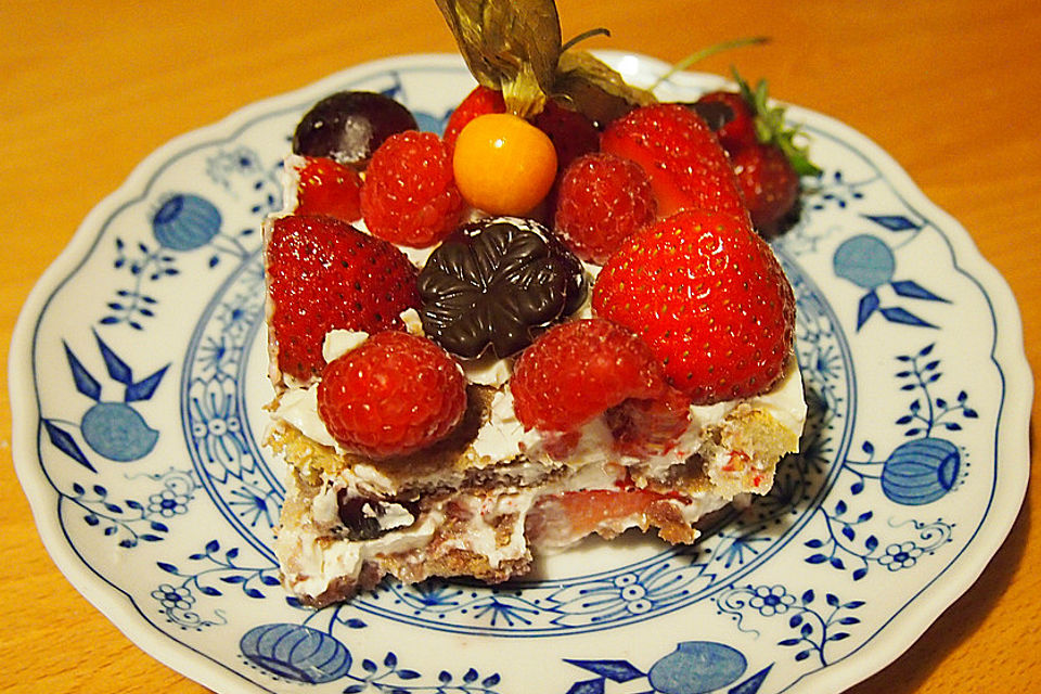 Beeren-Tiramisu mit Joghurt-Buttermilch-Creme