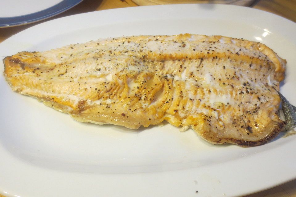 Lachs aus dem Ofen mit Dillsauce und Kartoffeln