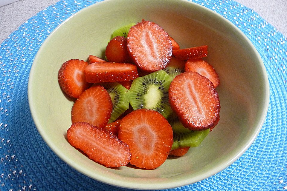 Erdbeer-Kiwi-Salat mit Limettesaft