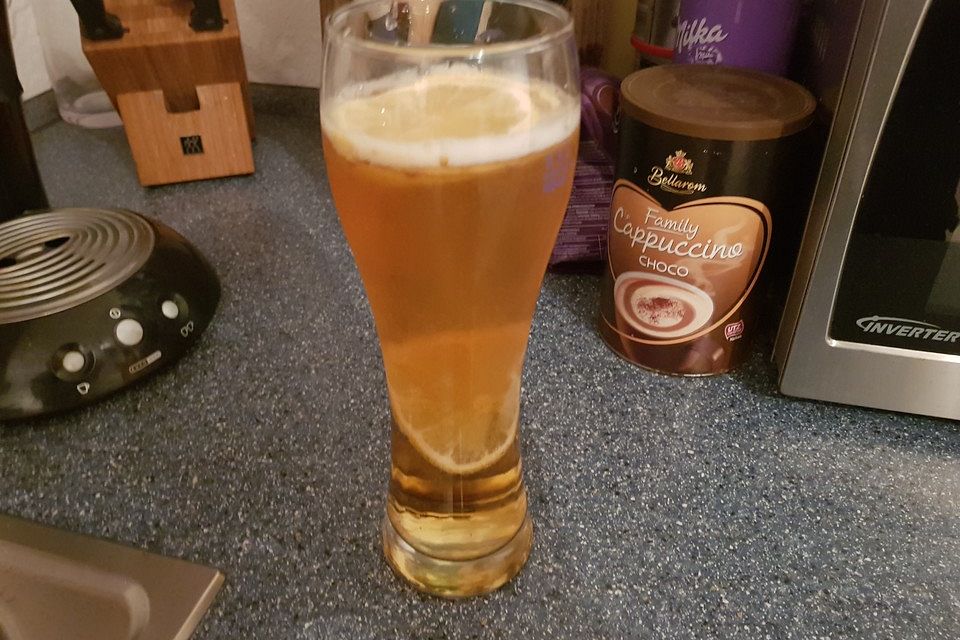 Bierbowle mit Zitronen